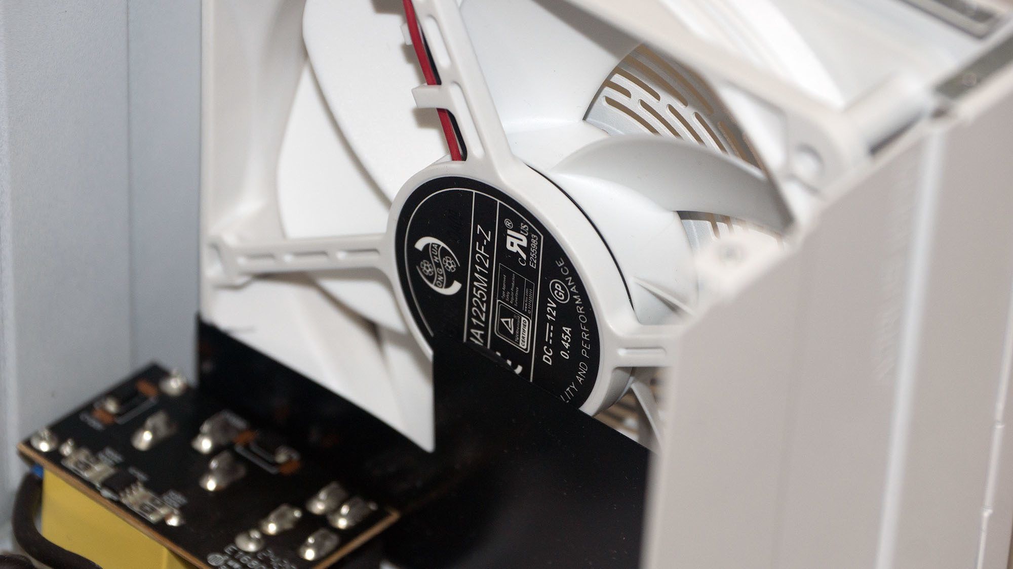 Белоснежная надежность: Обзор блока питания GIGABYTE AORUS ELITE P1000W PG5 ICE
