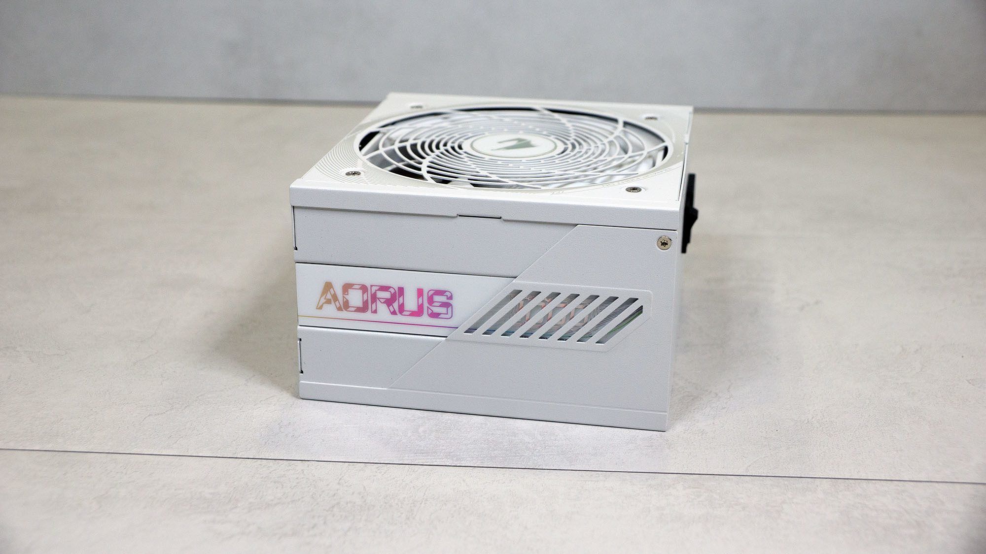 Белоснежная надежность: Обзор блока питания GIGABYTE AORUS ELITE P1000W PG5 ICE
