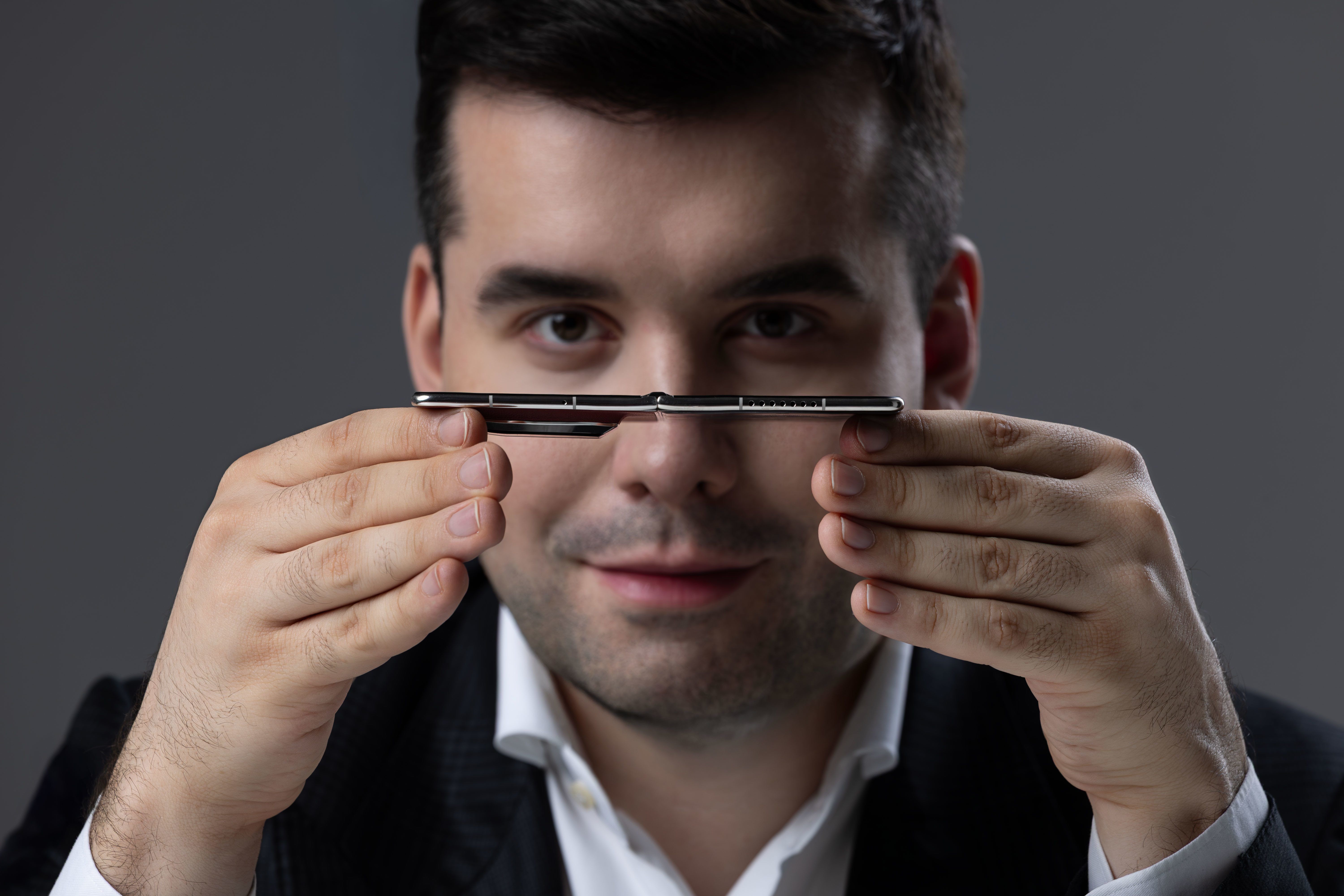 В России стартовали продажи складного смартфона HUAWEI Mate X7 и наушников HUAWEI FreeClip 2