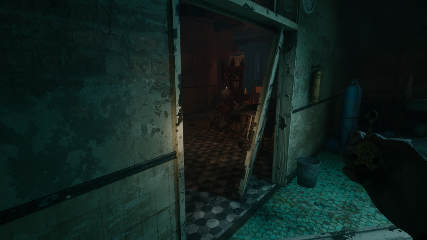 Коридор больницы патрулирует жуткая девочка в&amp;nbsp;кресле&amp;nbsp;— и&amp;nbsp;это было&amp;nbsp;бы страшно, но&amp;nbsp;бедняжка не&amp;nbsp;может заходить в&amp;nbsp;комнаты, издаёт довольно много шума, медленно двигается и&amp;nbsp;больше раздражает, чем пугает. Остальные враги такие&amp;nbsp;же бедолаги&amp;nbsp;— заводные куклы топают на&amp;nbsp;весь коридор и&amp;nbsp;даже подкрасться неспособны, а&amp;nbsp;от&amp;nbsp;призрака легко убежать в&amp;nbsp;заскриптованной сцене.